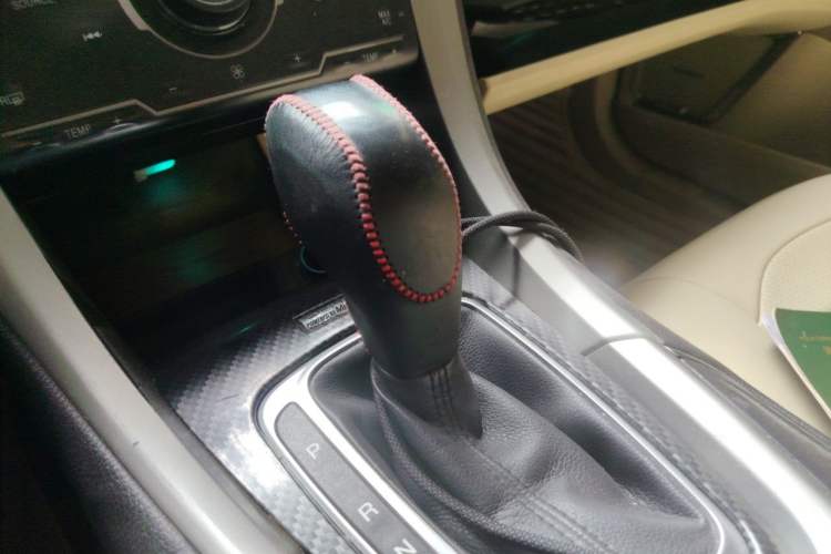 Used Ford Mondeo 2013 2.0L GTDi 200 Fashion Edition Gear Lever