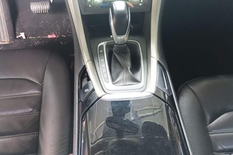 Used Ford Mondeo 2013 2.0L GTDi 200 Luxury Model Gear Lever