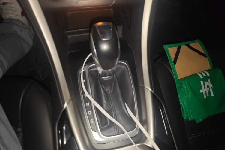 Used Ford Mondeo 2013 2.0L GTDi 200 Fashion Edition Gear Lever