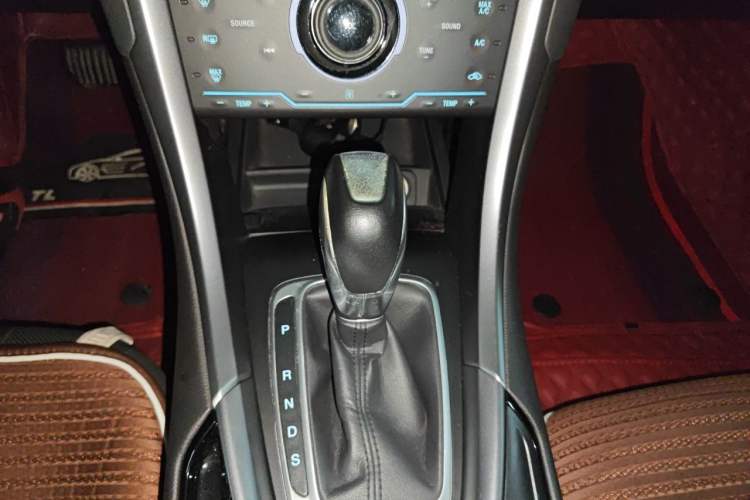 Used Ford Mondeo 2013 2.0L GTDi240 Luxury Sport Model Gear Lever