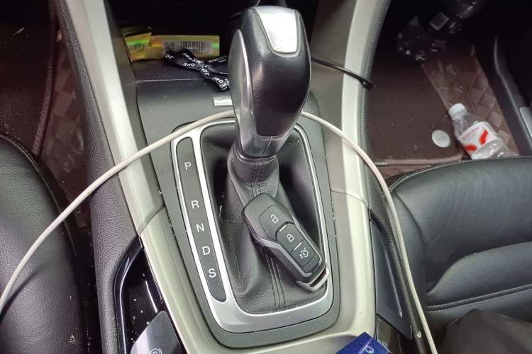 Used Ford Mondeo 2013 2.0L GTDi 200 Luxury Model Gear Lever