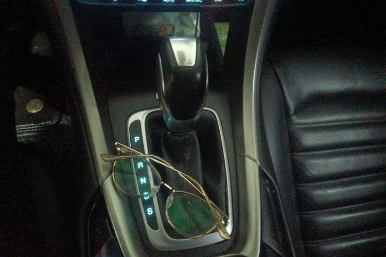 Used Ford Mondeo 2013 2.0L GTDi 200 Luxury Model Gear Lever