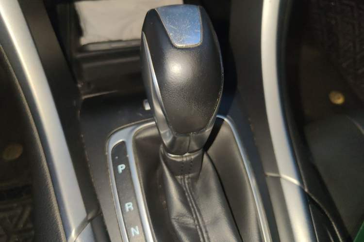 Used Ford Mondeo 2013 2.0L GTDi240 Luxury Sport Model Gear Lever