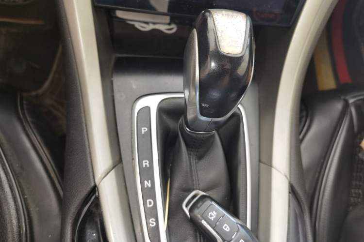Used Ford Mondeo 2013 2.0L GTDi 200 Fashion Edition Gear Lever