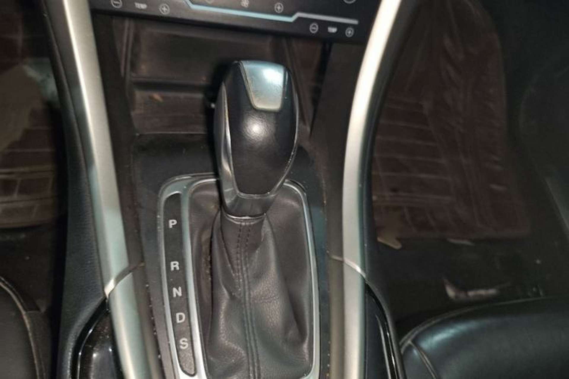 Used Ford Mondeo 2013 2.0L GTDi 200 Fashion Edition Gear Lever