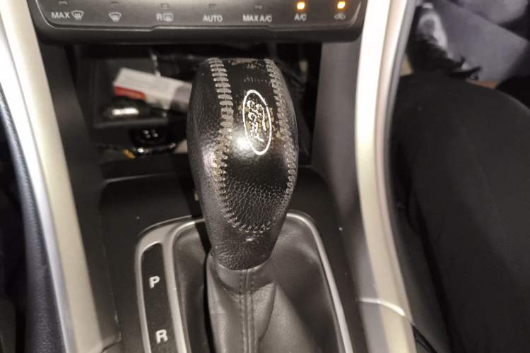 Used Ford Mondeo 2013 2.0L GTDi 200 Luxury Model Gear Lever