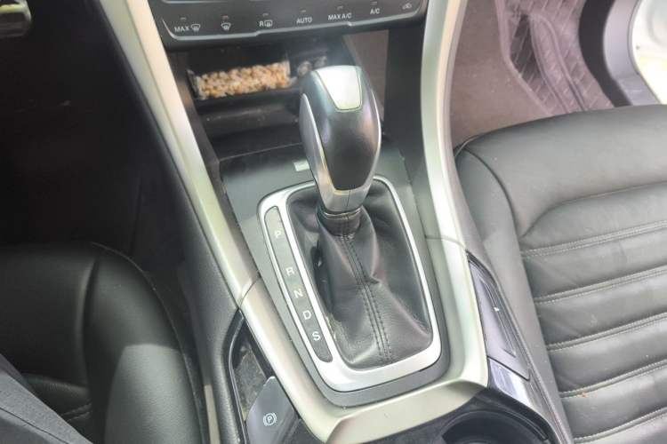 Used Ford Mondeo 2013 2.0L GTDi 200 Luxury Model Gear Lever