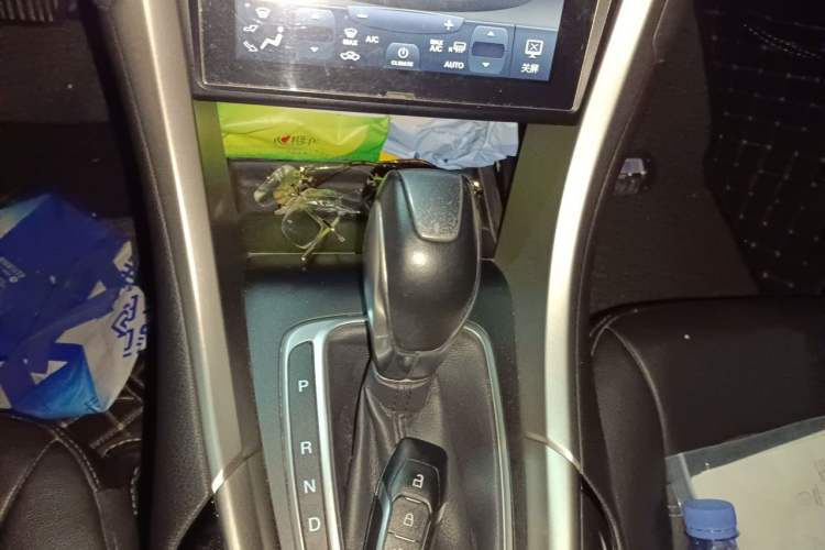 Used Ford Mondeo 2013 2.0L GTDi 200 Fashion Edition Gear Lever