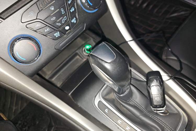 Used Ford Mondeo 2013 2.0L GTDi 200 Fashion Edition Gear Lever