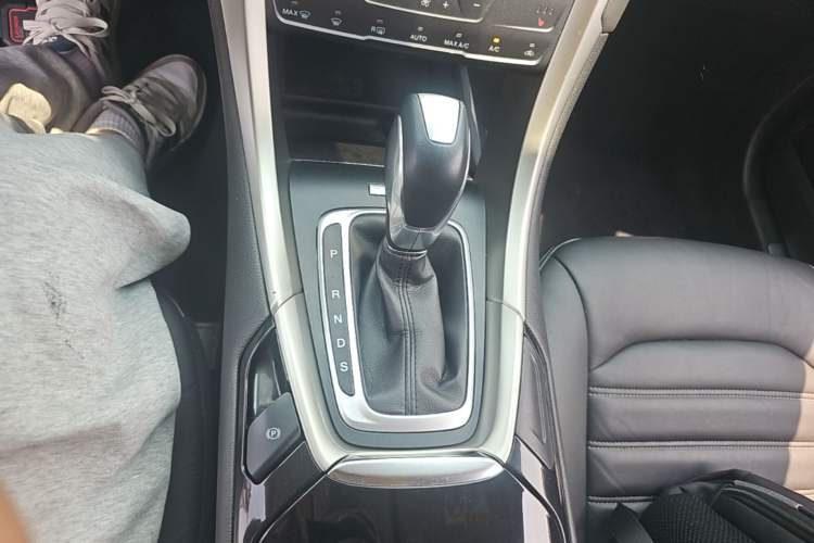 Used Ford Mondeo 2013 2.0L GTDi 200 Luxury Model Gear Lever