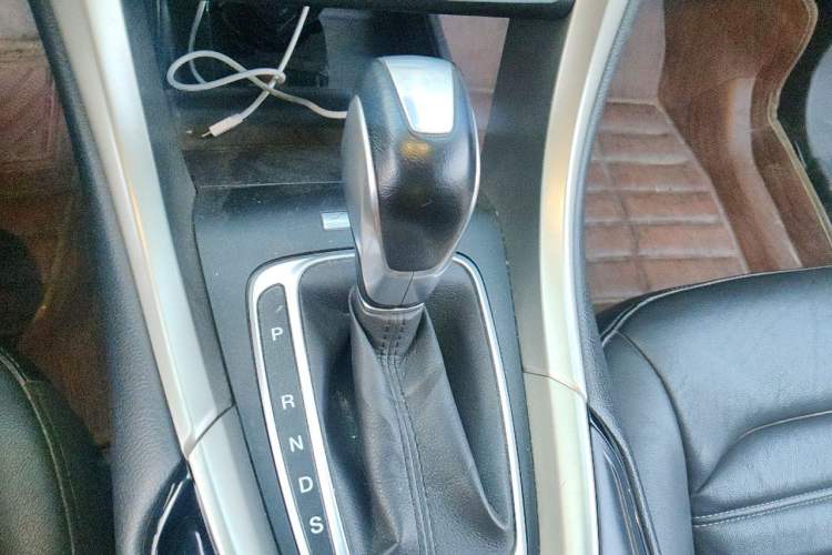 Used Ford Mondeo 2013 2.0L GTDi 200 Fashion Edition Gear Lever