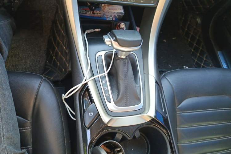 Used Ford Mondeo 2013 2.0L GTDi 200 Luxury Model Gear Lever
