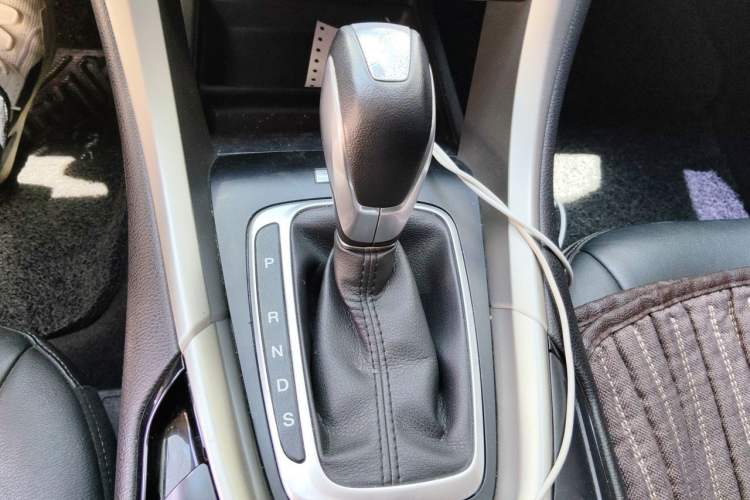 Used Ford Mondeo 2013 2.0L GTDi 200 Luxury Model Gear Lever