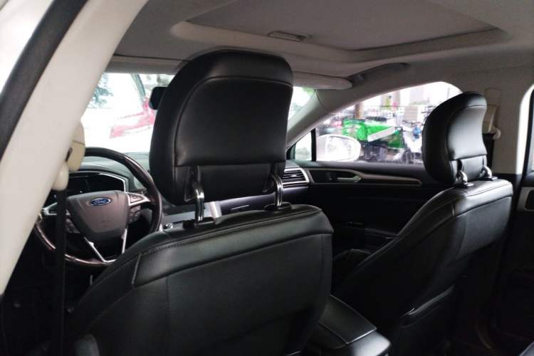 Used Ford Mondeo 2013 2.0L GTDi 200 Luxury Model Headliner
