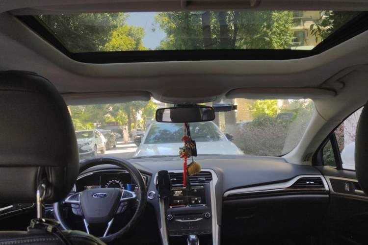 Used Ford Mondeo 2013 2.0L GTDi 200 Luxury Model Headliner