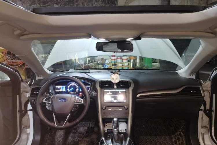 Used Ford Mondeo 2013 2.0L GTDi 200 Luxury Model Headliner
