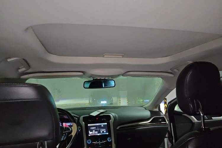 Used Ford Mondeo 2013 2.0L GTDi 200 Luxury Model Headliner