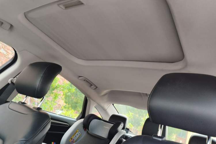 Used Ford Mondeo 2013 2.0L GTDi 200 Luxury Model Headliner