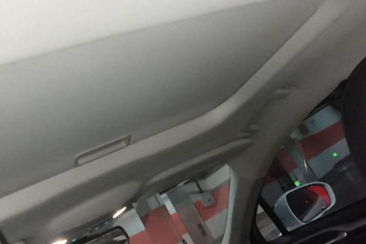 Used Ford Mondeo 2013 2.0L GTDi 200 Luxury Model Headliner