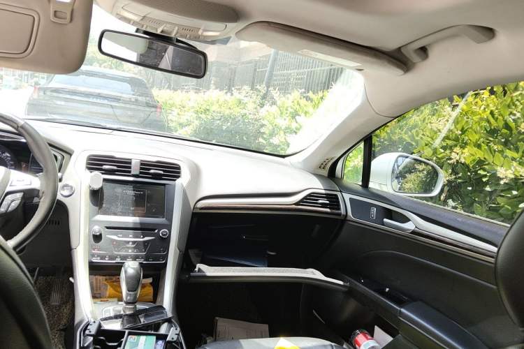 Used Ford Mondeo 2013 2.0L GTDi 200 Luxury Model Headliner