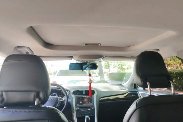Used Ford Mondeo 2013 2.0L GTDi 200 Luxury Model Headliner