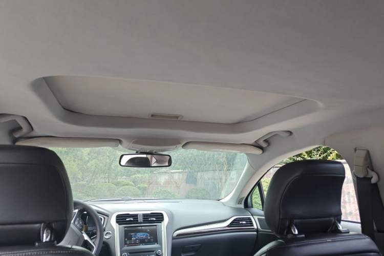 Used Ford Mondeo 2013 2.0L GTDi 200 Luxury Model Headliner