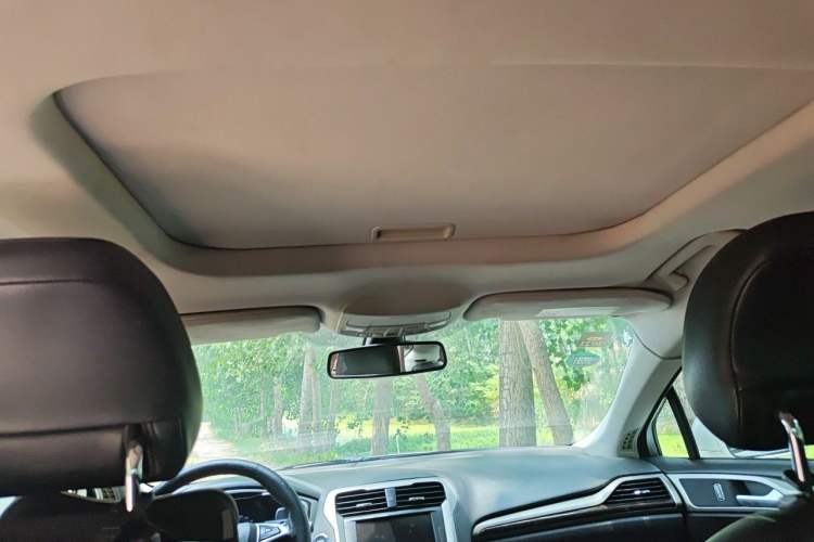 Used Ford Mondeo 2013 2.0L GTDi 200 Luxury Model Headliner