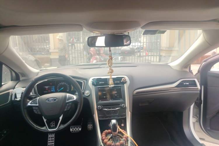 Used Ford Mondeo 2013 2.0L GTDi 200 Luxury Model Headliner
