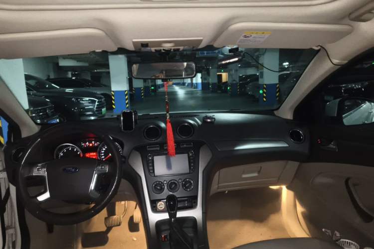 Used Ford Mondeo 2013 2.3L Fashion Edition Headliner