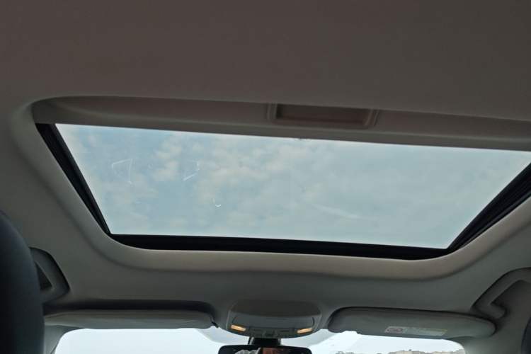 Used Ford Mondeo 2013 2.0L GTDi 200 Luxury Model Headliner