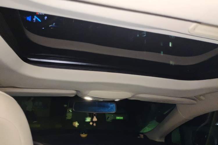 Used Ford Mondeo 2013 2.0L GTDi 200 Luxury Model Headliner