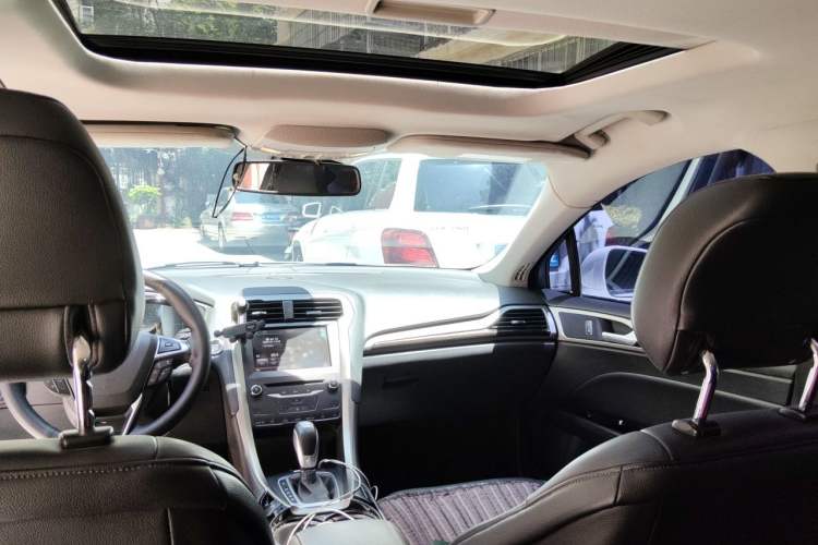 Used Ford Mondeo 2013 2.0L GTDi 200 Luxury Model Headliner