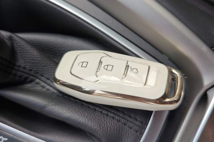 Used Ford Mondeo 2013 2.0L GTDi 200 Luxury Model Interior 1