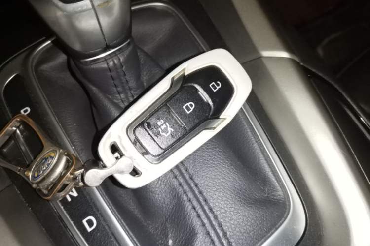 Used Ford Mondeo 2013 2.0L GTDi 200 Fashion Edition Interior 1
