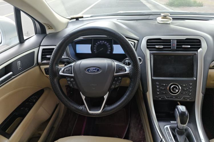 Used Ford Mondeo 2013 2.0L GTDi 200 Luxury Model Interior 1
