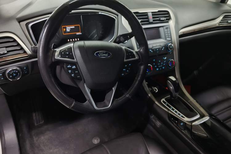 Used Ford Mondeo 2013 2.0L GTDi 200 Fashion Edition Interior 1