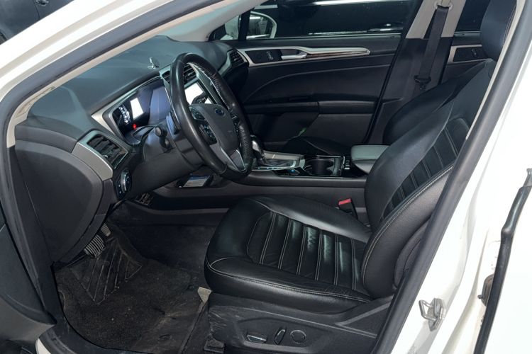 Used Ford Mondeo 2013 2.0L GTDi 200 Luxury Model Interior 1