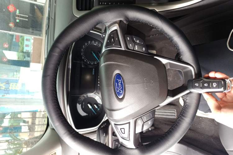 Used Ford Mondeo 2013 2.0L GTDi 200 Fashion Edition Interior 1