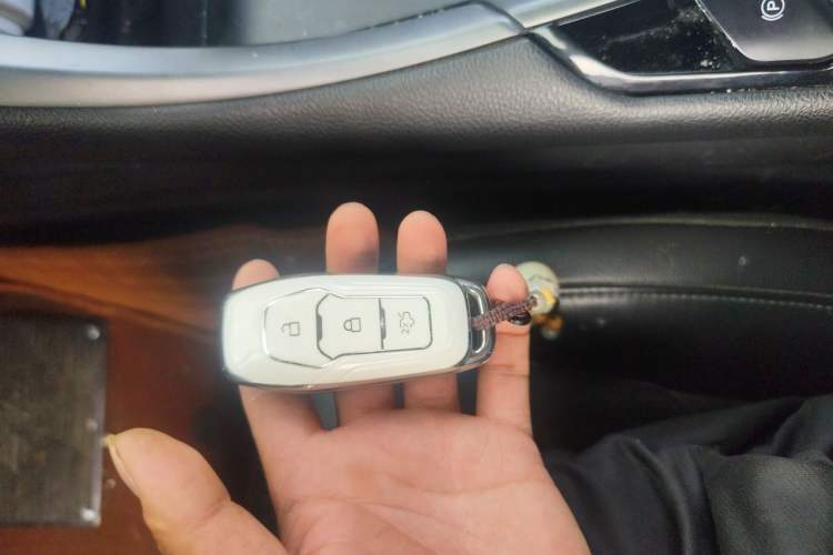 Used Ford Mondeo 2013 2.0L GTDi240 Luxury Sport Model Interior 1