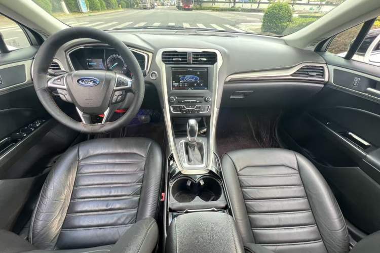 Used Ford Mondeo 2013 2.0L GTDi 200 Luxury Model Interior 1
