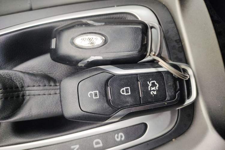 Used Ford Mondeo 2013 2.0L GTDi 200 Fashion Edition Interior 1