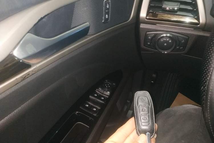 Used Ford Mondeo 2013 2.0L GTDi 200 Luxury Model Interior 1