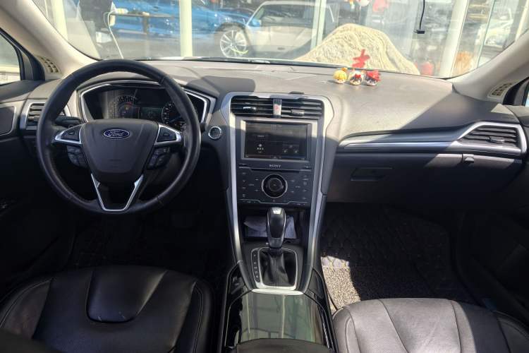 Used Ford Mondeo 2013 2.0L GTDi240 Luxury Sport Model Interior 1