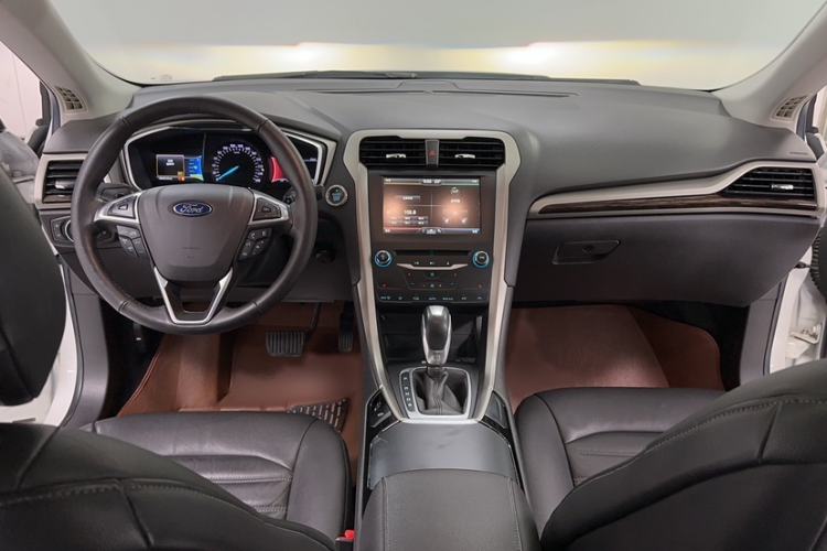 Used Ford Mondeo 2013 2.0L GTDi 200 Luxury Model Interior 1