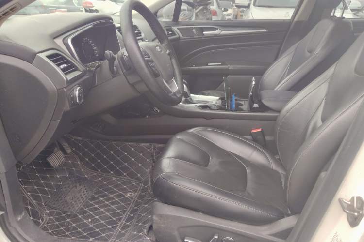 Used Ford Mondeo 2013 2.0L GTDi240 Luxury Sport Model Interior 1