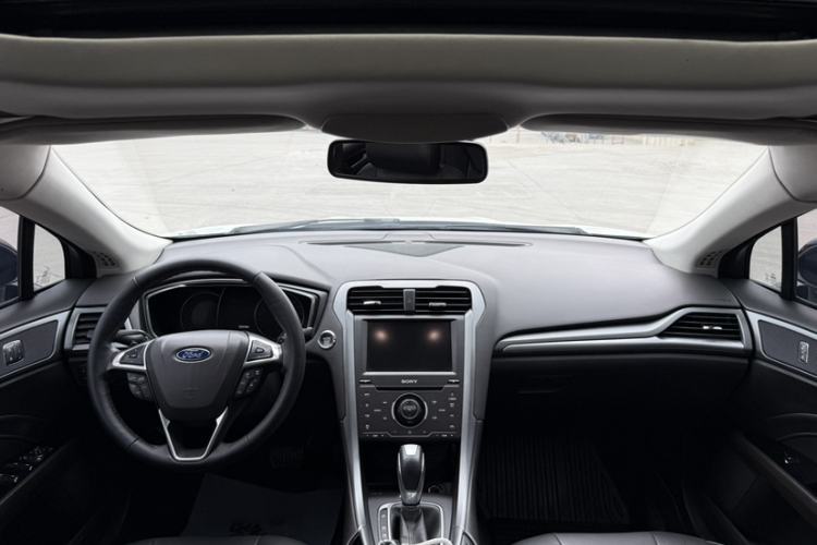 Used Ford Mondeo 2013 2.0L GTDi240 Luxury Sport Model Interior 1