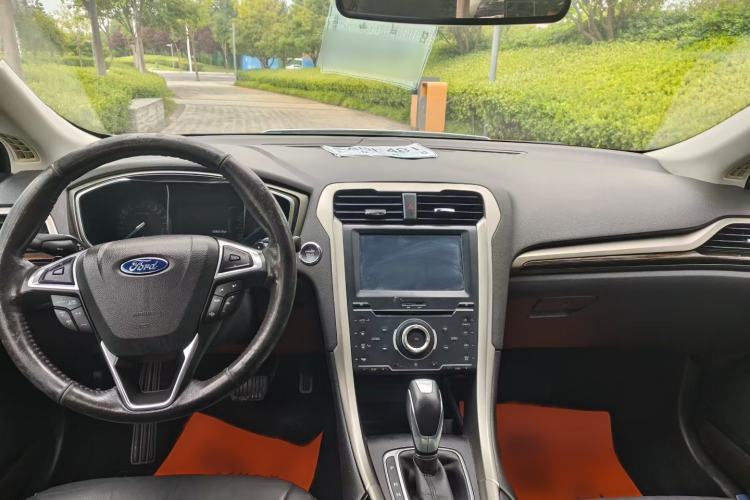 Used Ford Mondeo 2013 2.0L GTDi 200 Fashion Edition Interior 1
