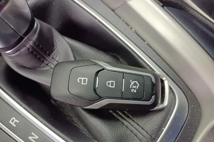 Used Ford Mondeo 2013 2.0L GTDi 200 Luxury Model Interior 1
