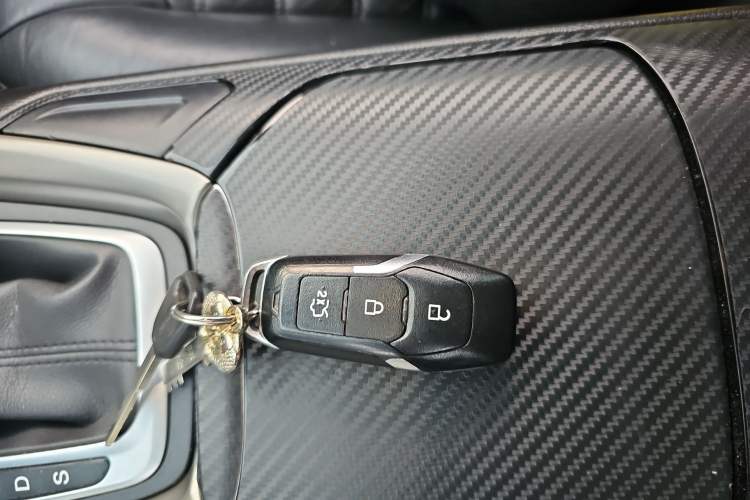 Used Ford Mondeo 2013 2.0L GTDi 200 Fashion Edition Interior 1