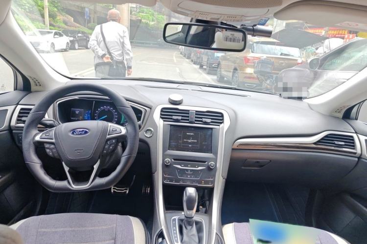 Used Ford Mondeo 2013 2.0L GTDi 200 Luxury Model Interior 2